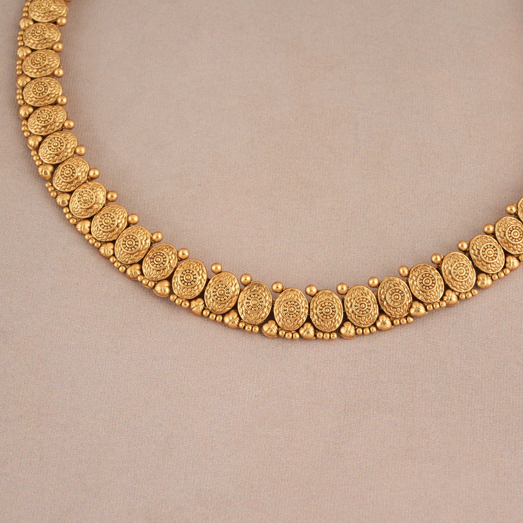 Elegant antique gold oval shaped necklace set