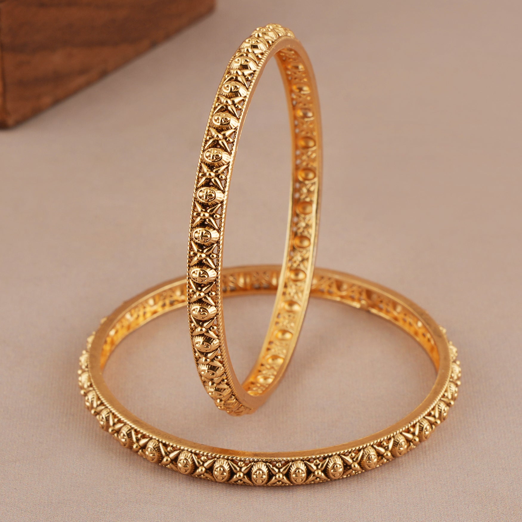 Traditional plain antique gold bangle set