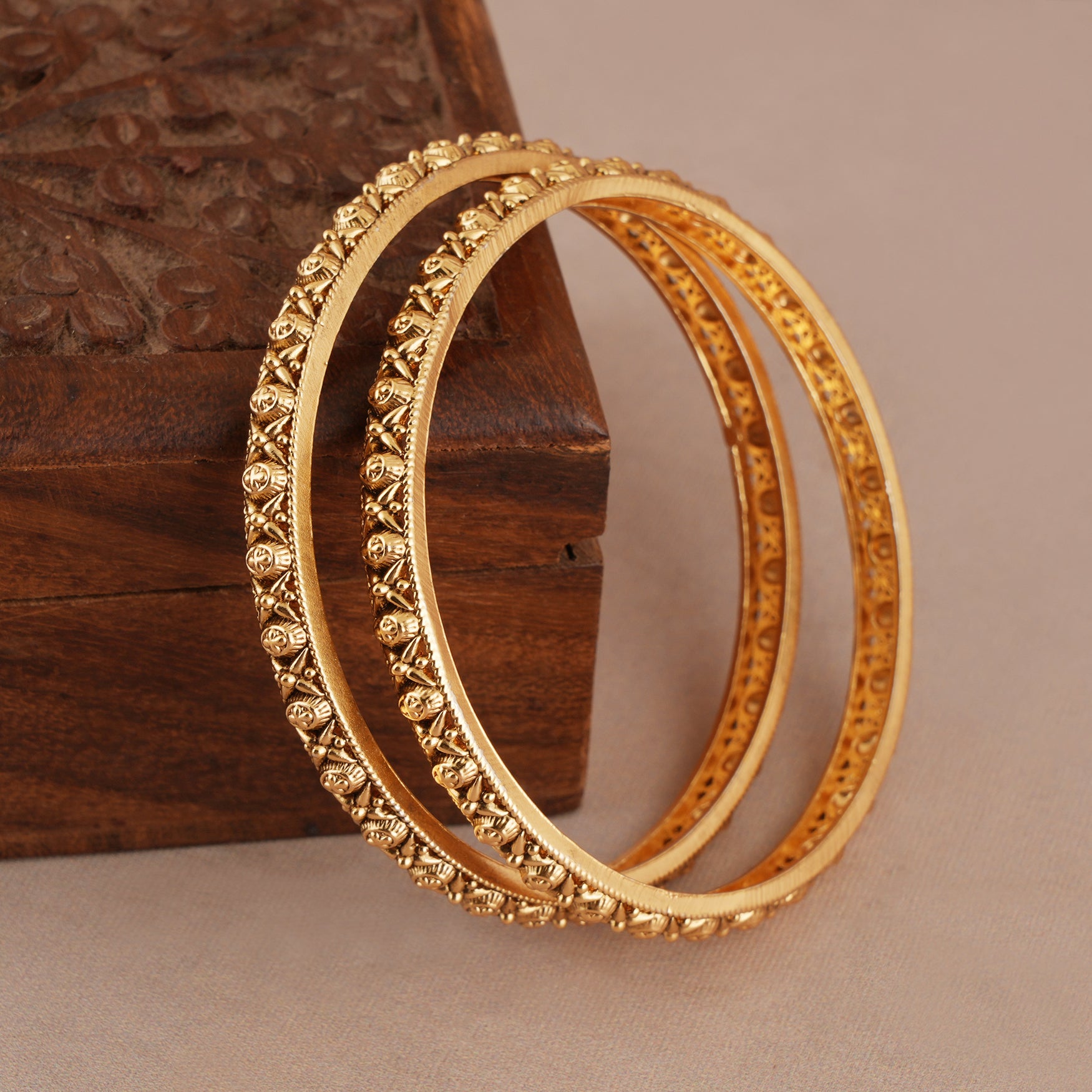 Traditional plain antique gold bangle set