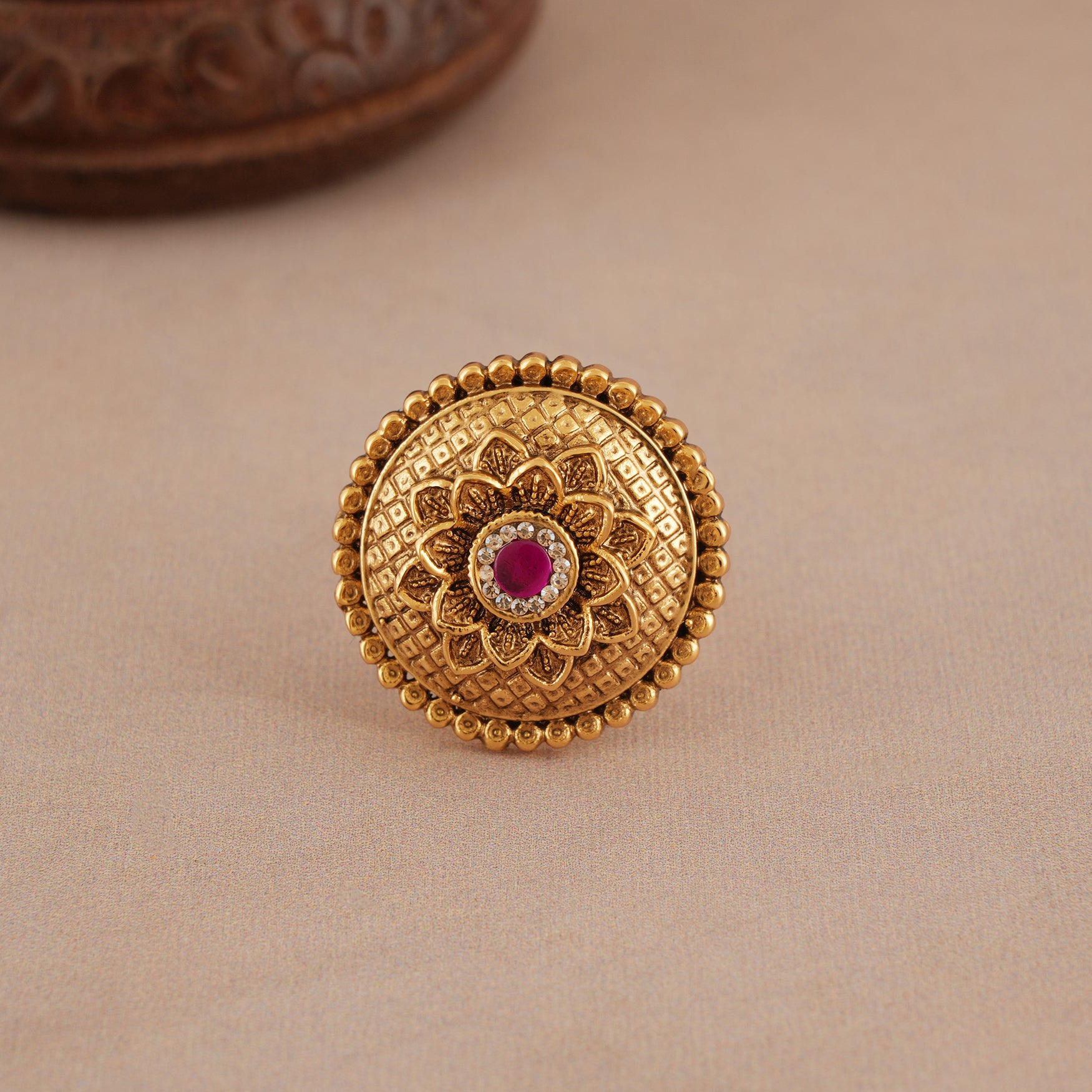 Stunning traditional antique gold ruby finger ring