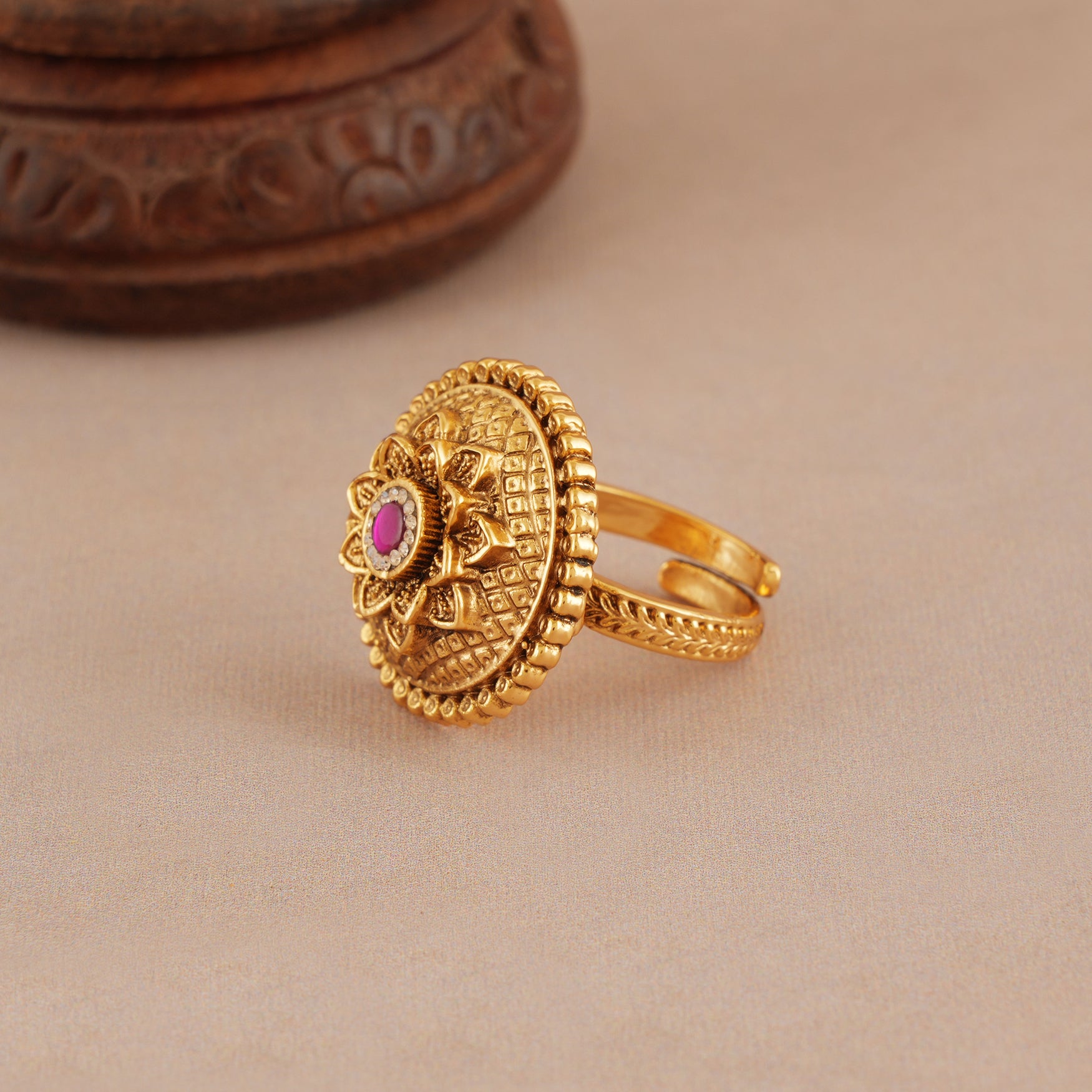 Stunning traditional antique gold ruby finger ring