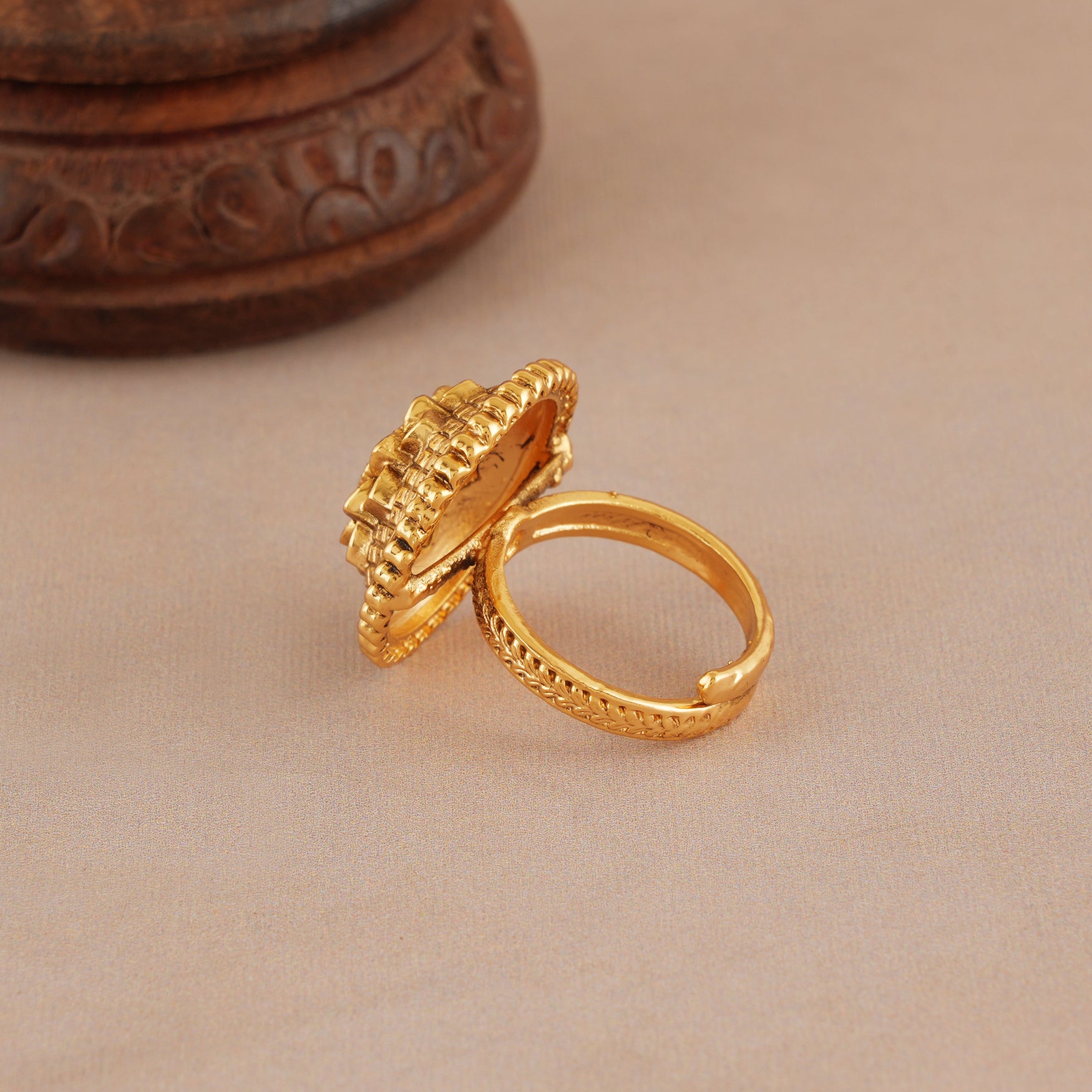 Stunning traditional antique gold ruby finger ring