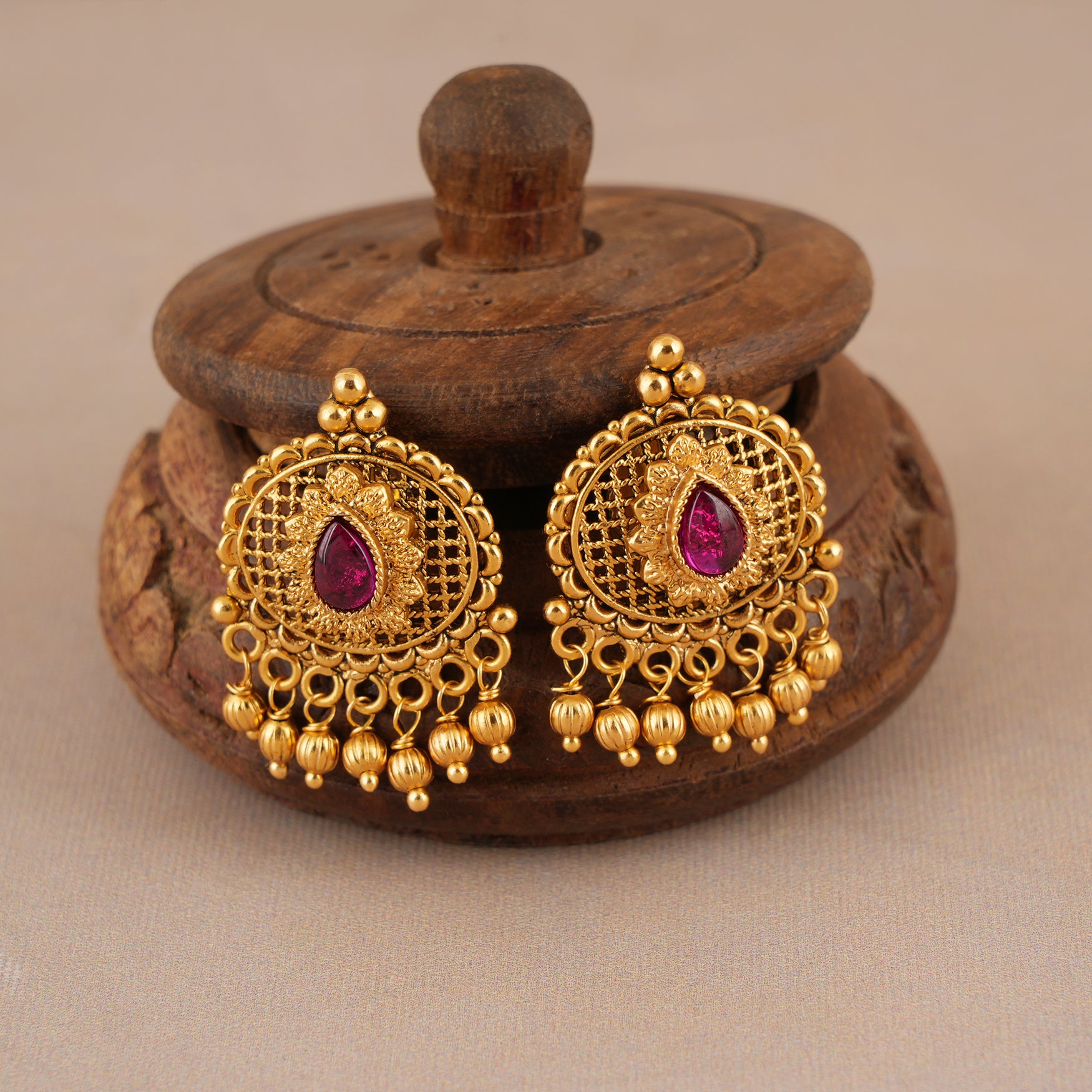 Beautiful antique gold traditional stone necklace set