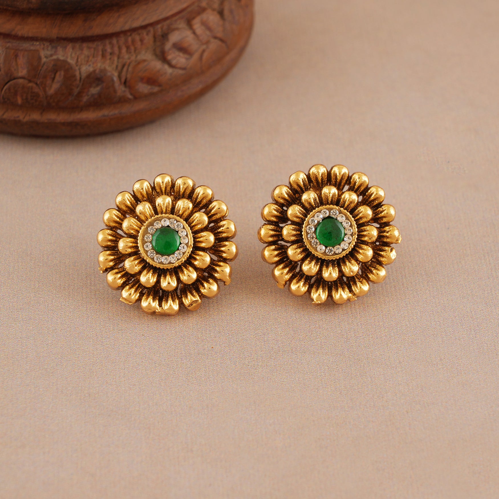 Cute elegant floral antique gold green stone stud earring
