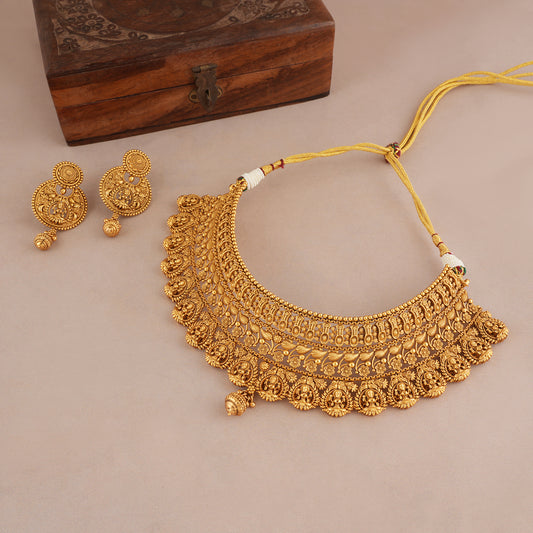 Auspicious antique gold plain intricate maa lakshmi choker necklace set