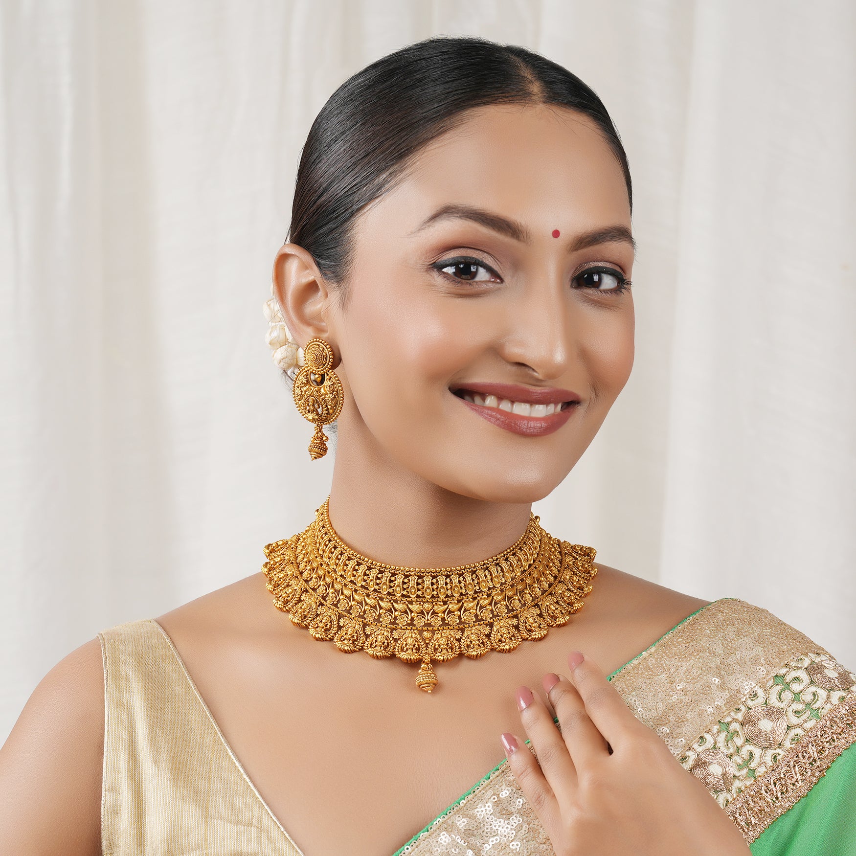 Auspicious antique gold plain intricate maa lakshmi choker necklace set