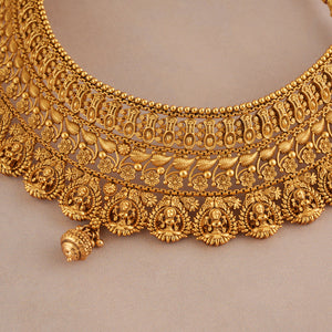 Auspicious antique gold plain intricate maa lakshmi choker necklace set