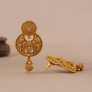 Auspicious antique gold plain intricate maa lakshmi choker necklace set