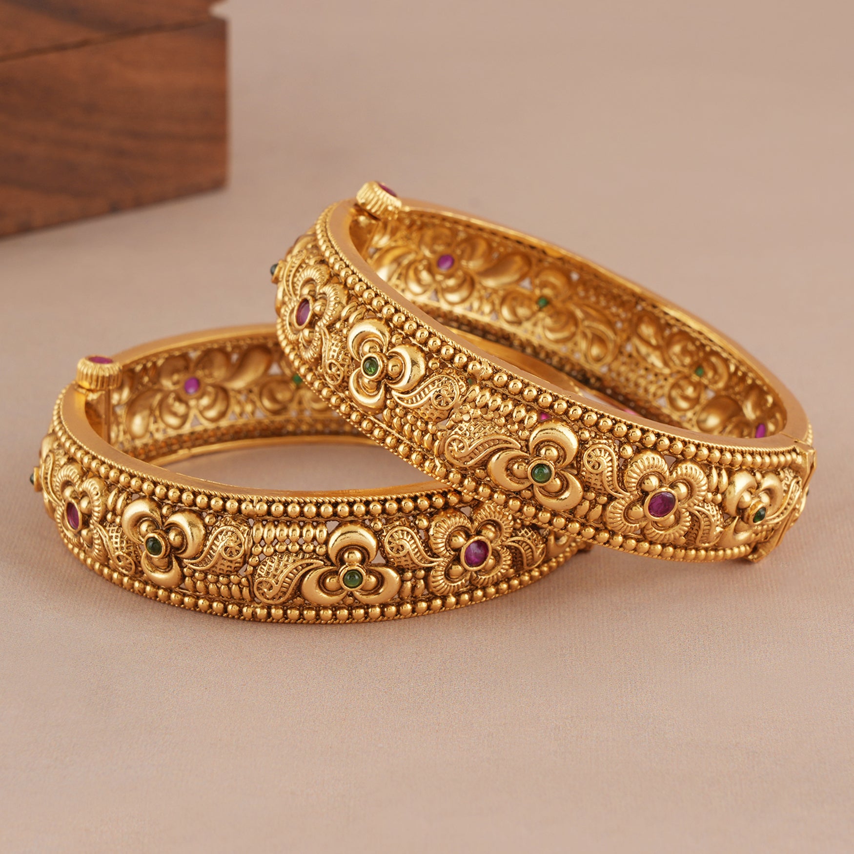 Beautiful floral antique gold stone openable bangle set