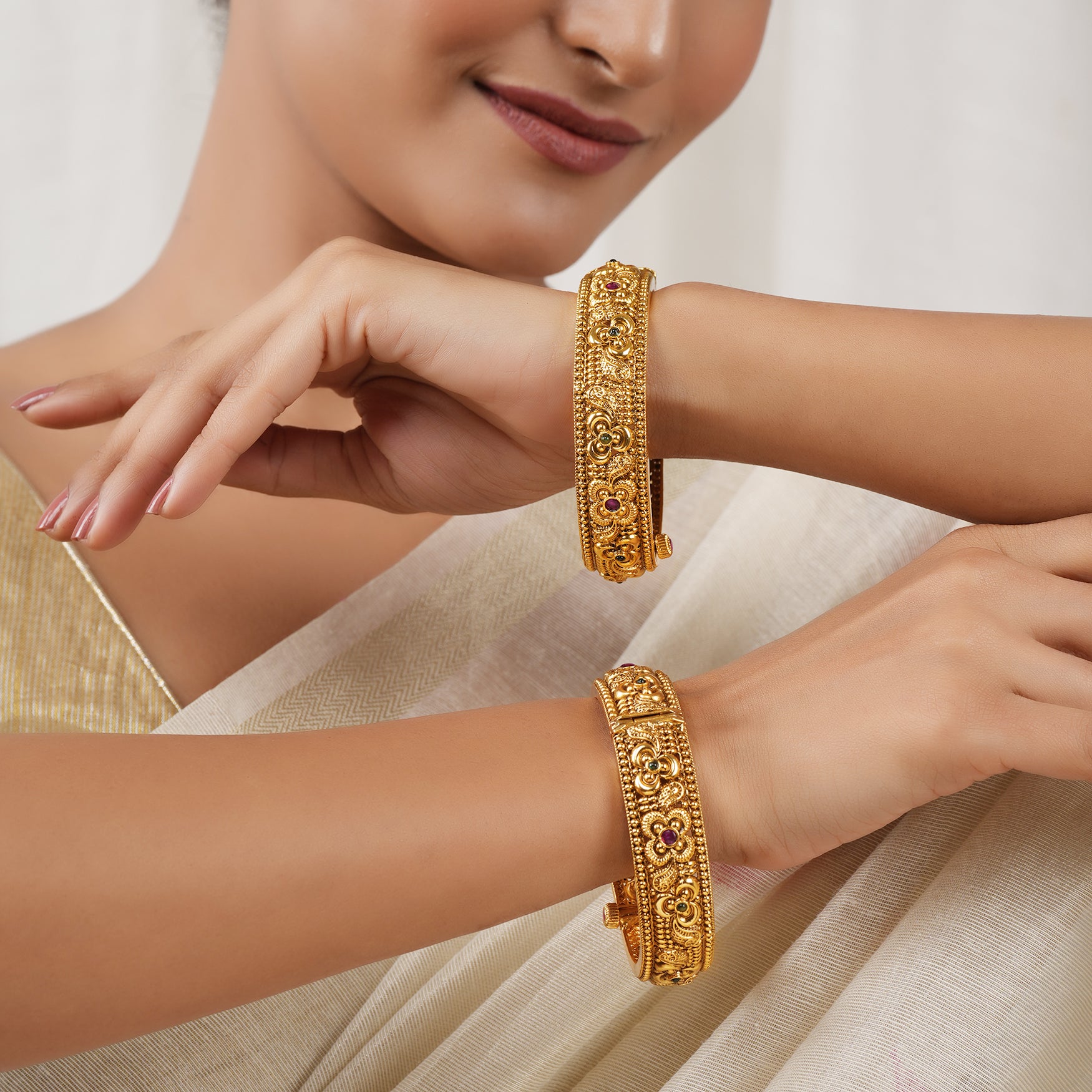 Beautiful floral antique gold stone openable bangle set