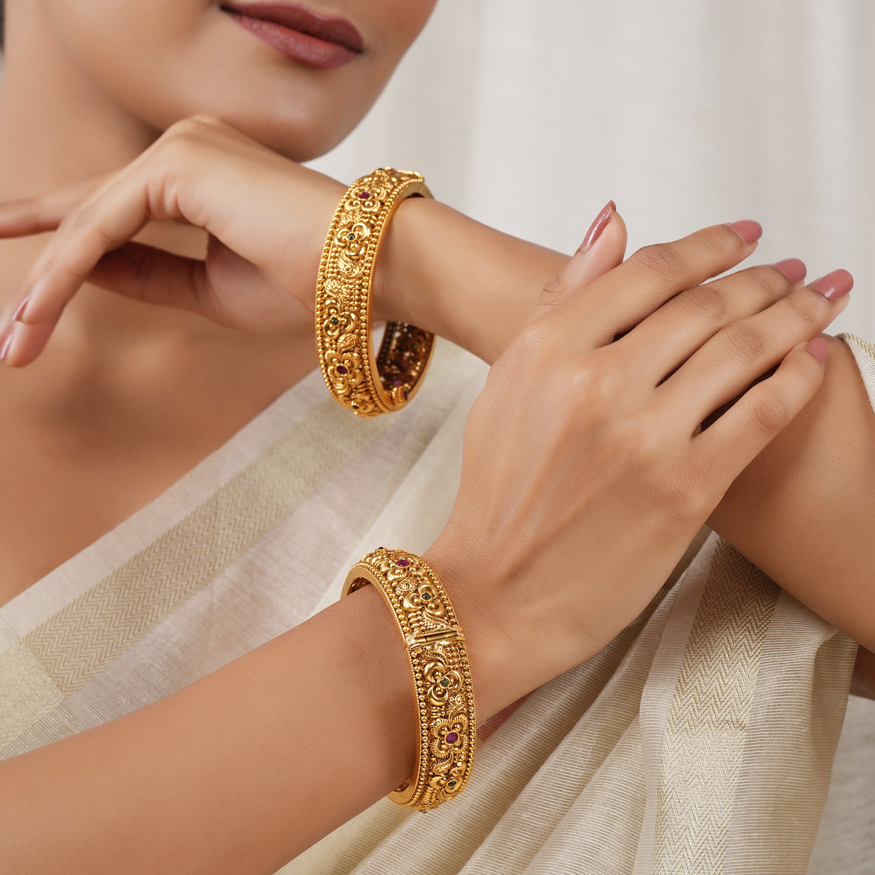 Beautiful floral antique gold stone openable bangle set