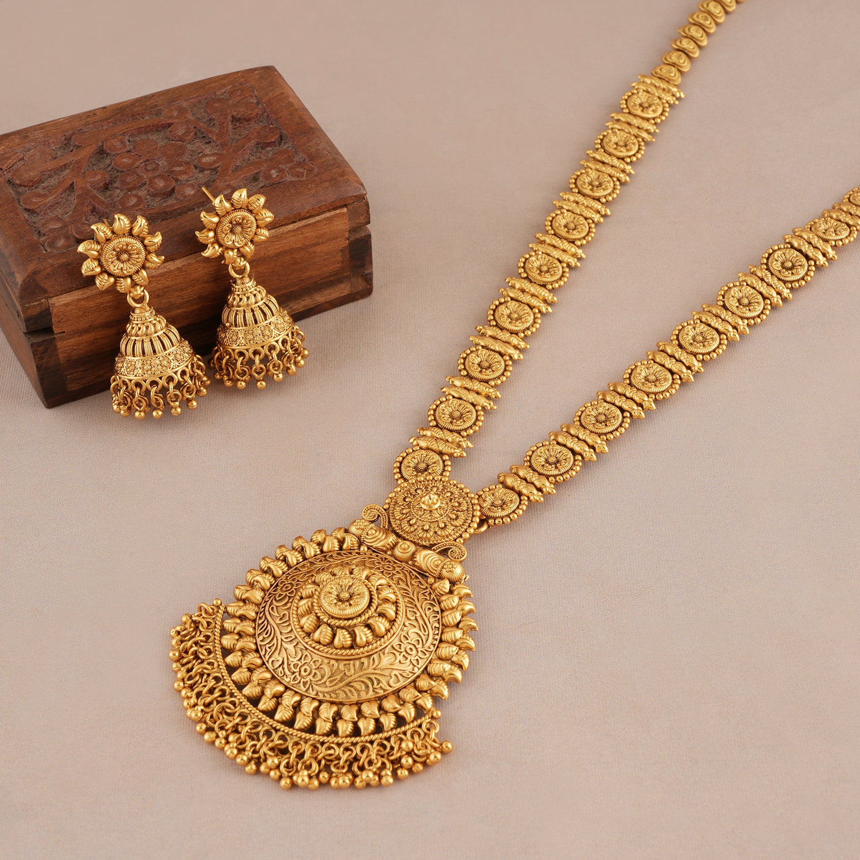 Stunning long antique gold traditional necklace set with earring