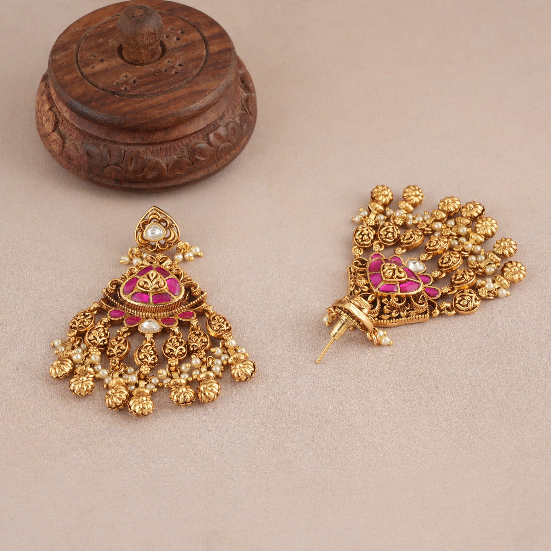 Stunning pearl antique gold rajwadi necklace set