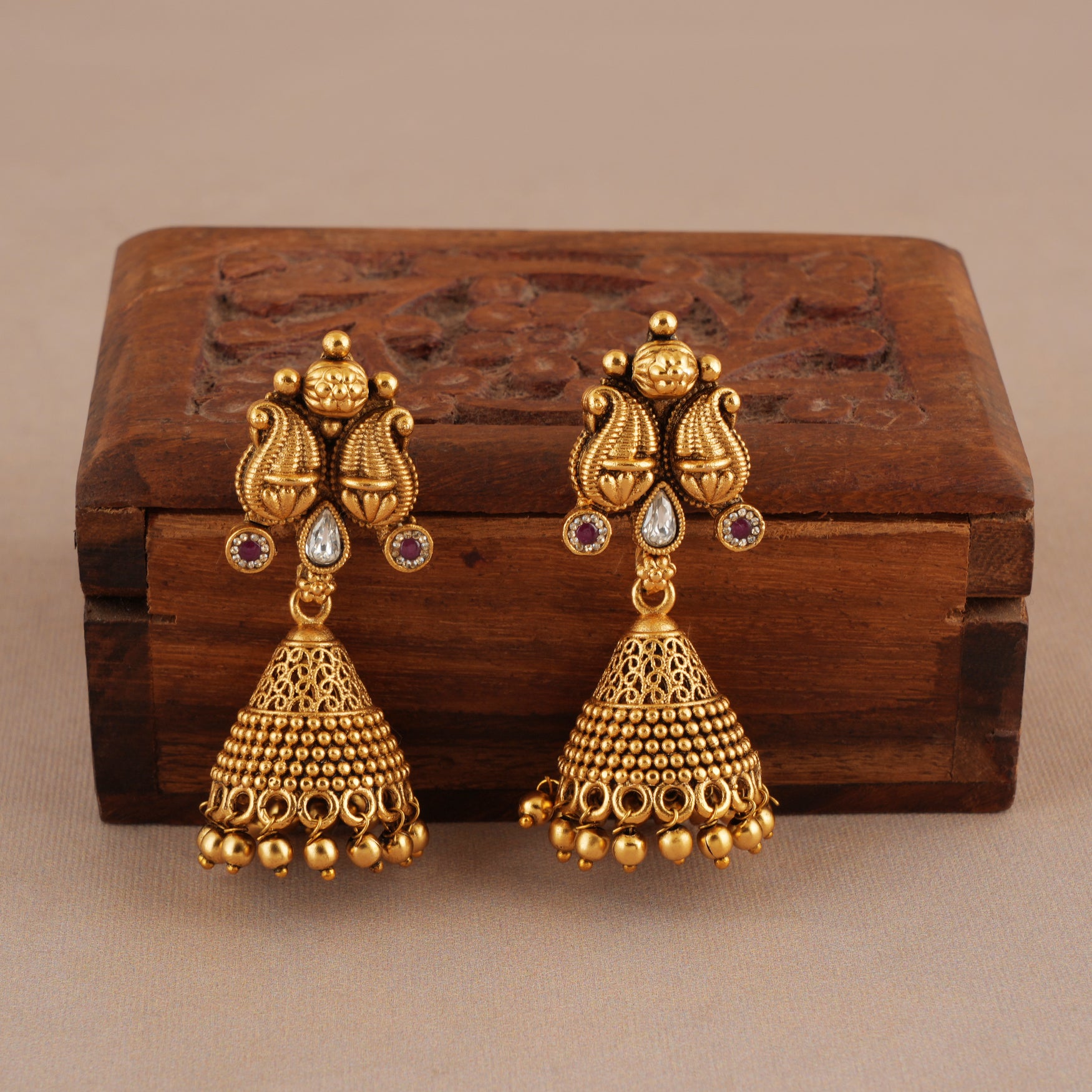 Beautiful paisley antique gold stone necklace set