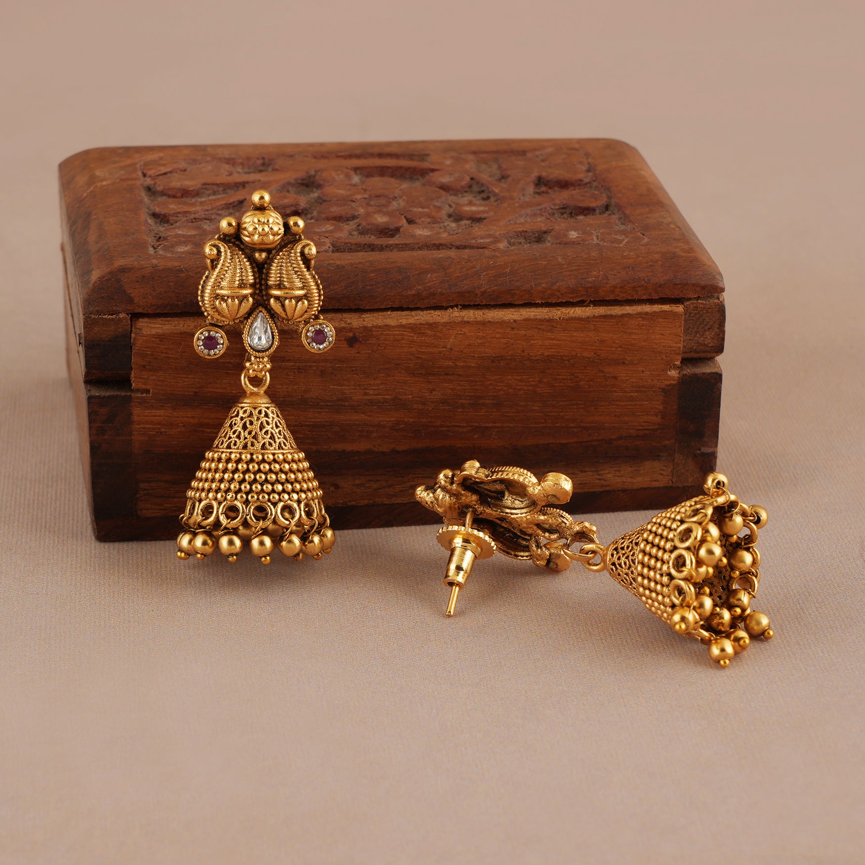 Beautiful paisley antique gold stone necklace set