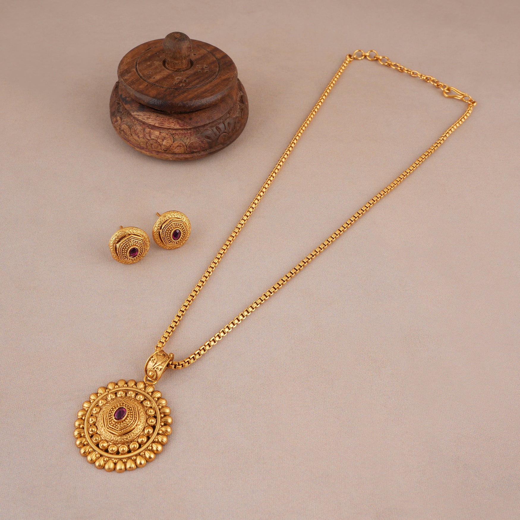 Cute antique gold elegant antique gold stone pendant set
