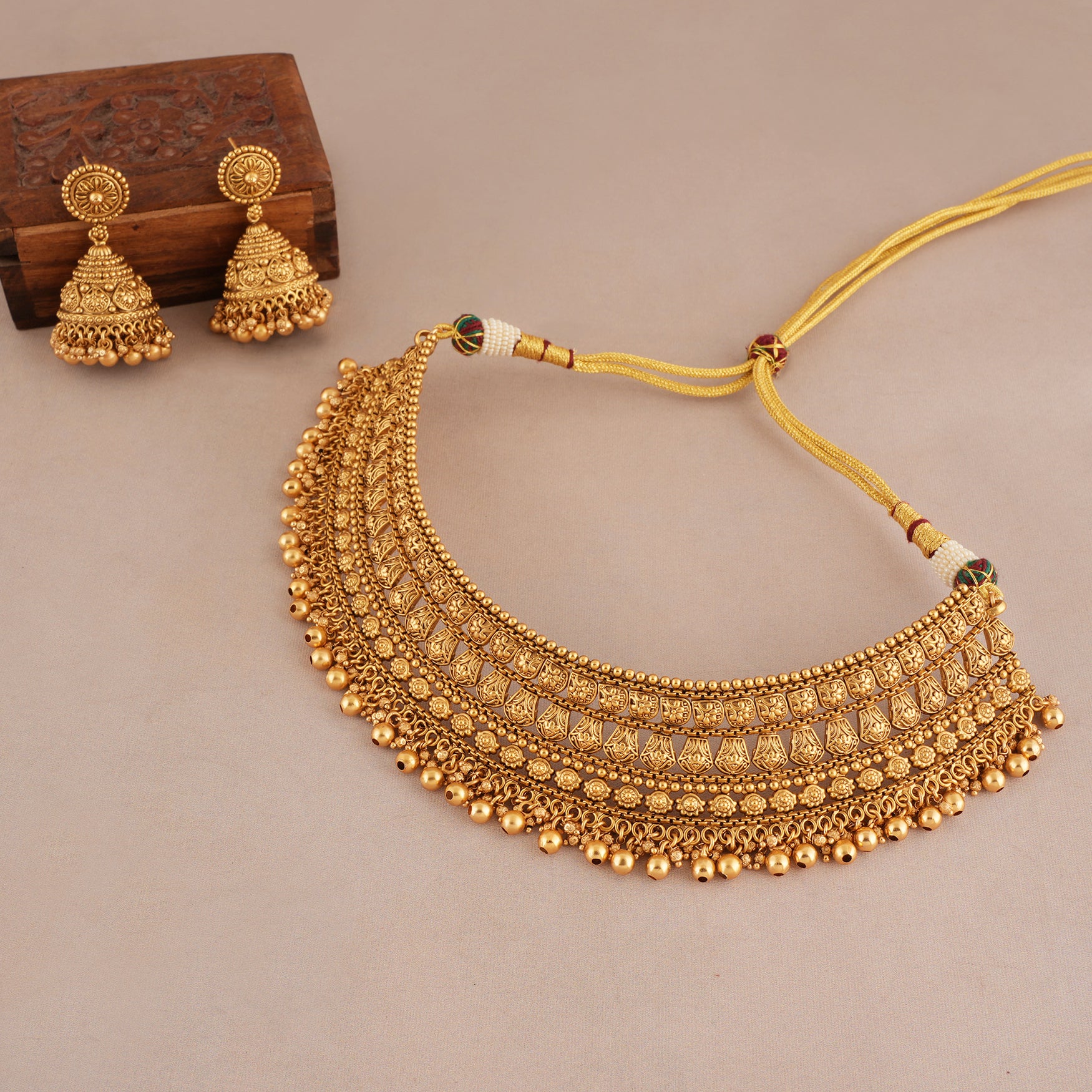 Stunning plain antique gold traditional choker necklace set