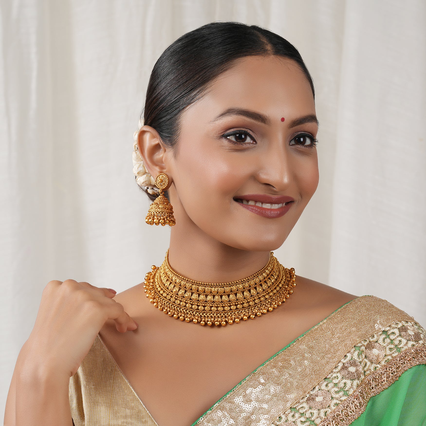 Stunning plain antique gold traditional choker necklace set