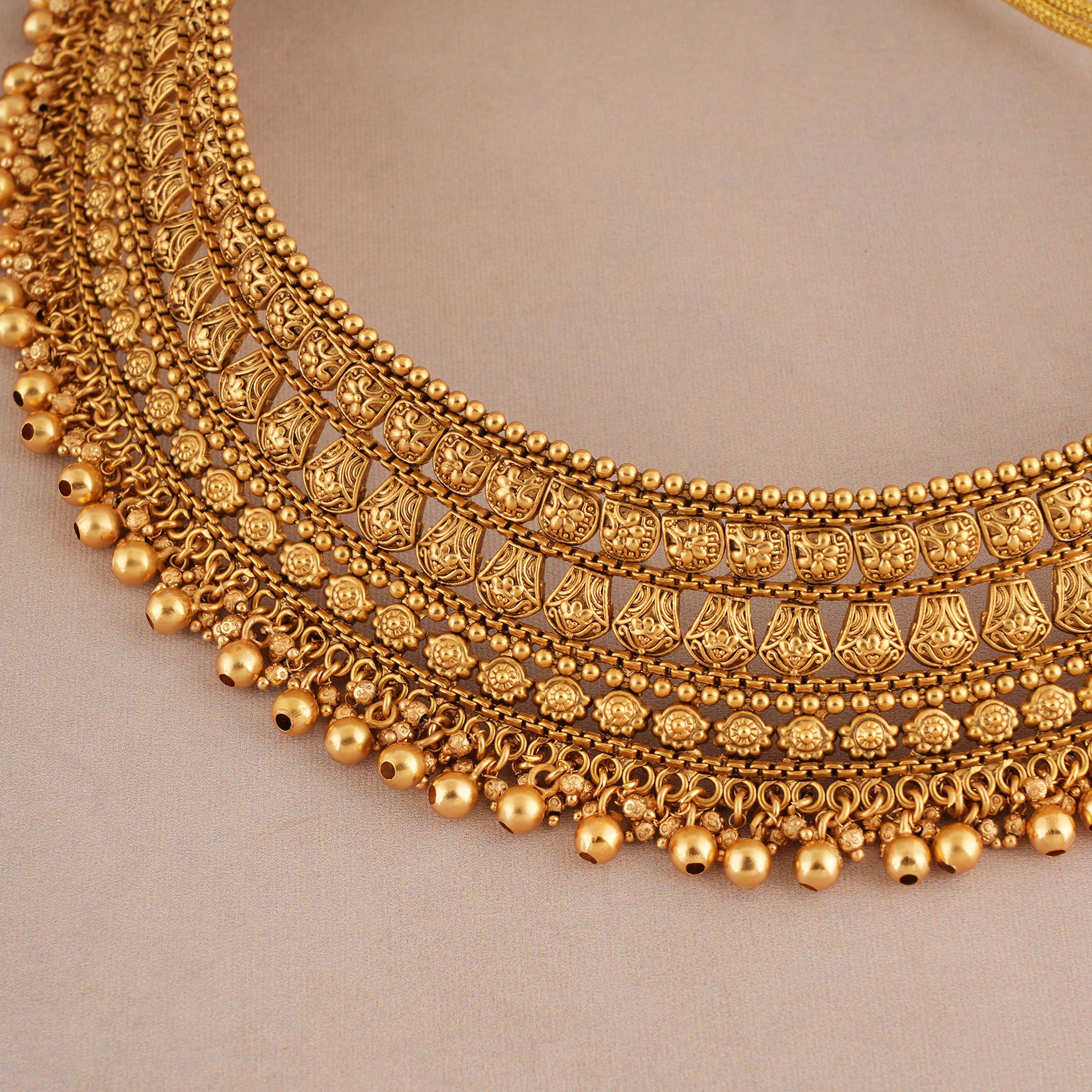 Stunning plain antique gold traditional choker necklace set
