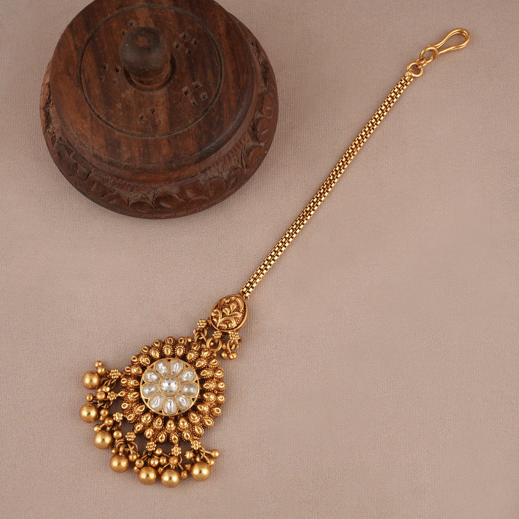 Beautiful antique gold kundan floral maagtika