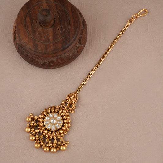Beautiful antique gold kundan floral maagtika