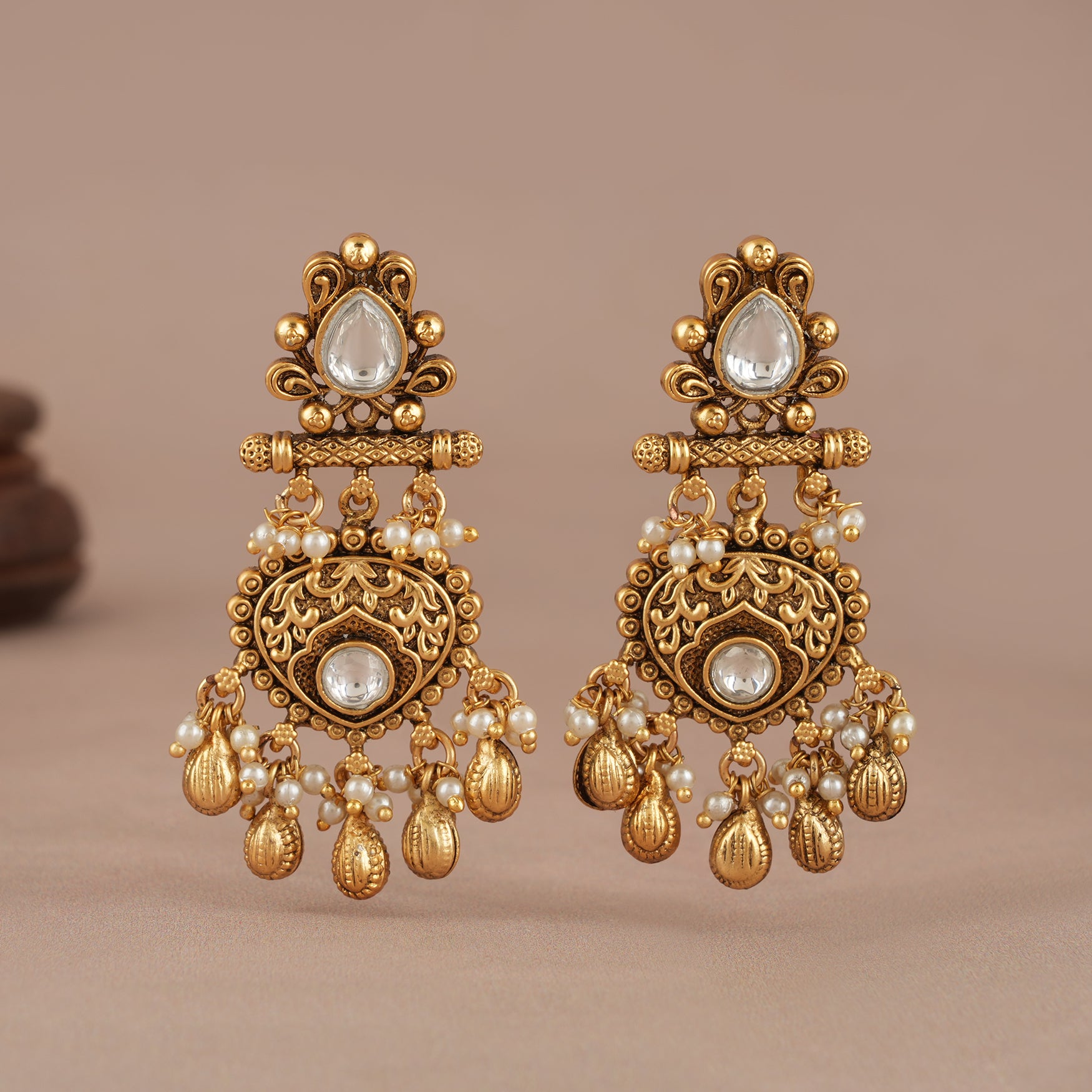 Antique gold kundan earring