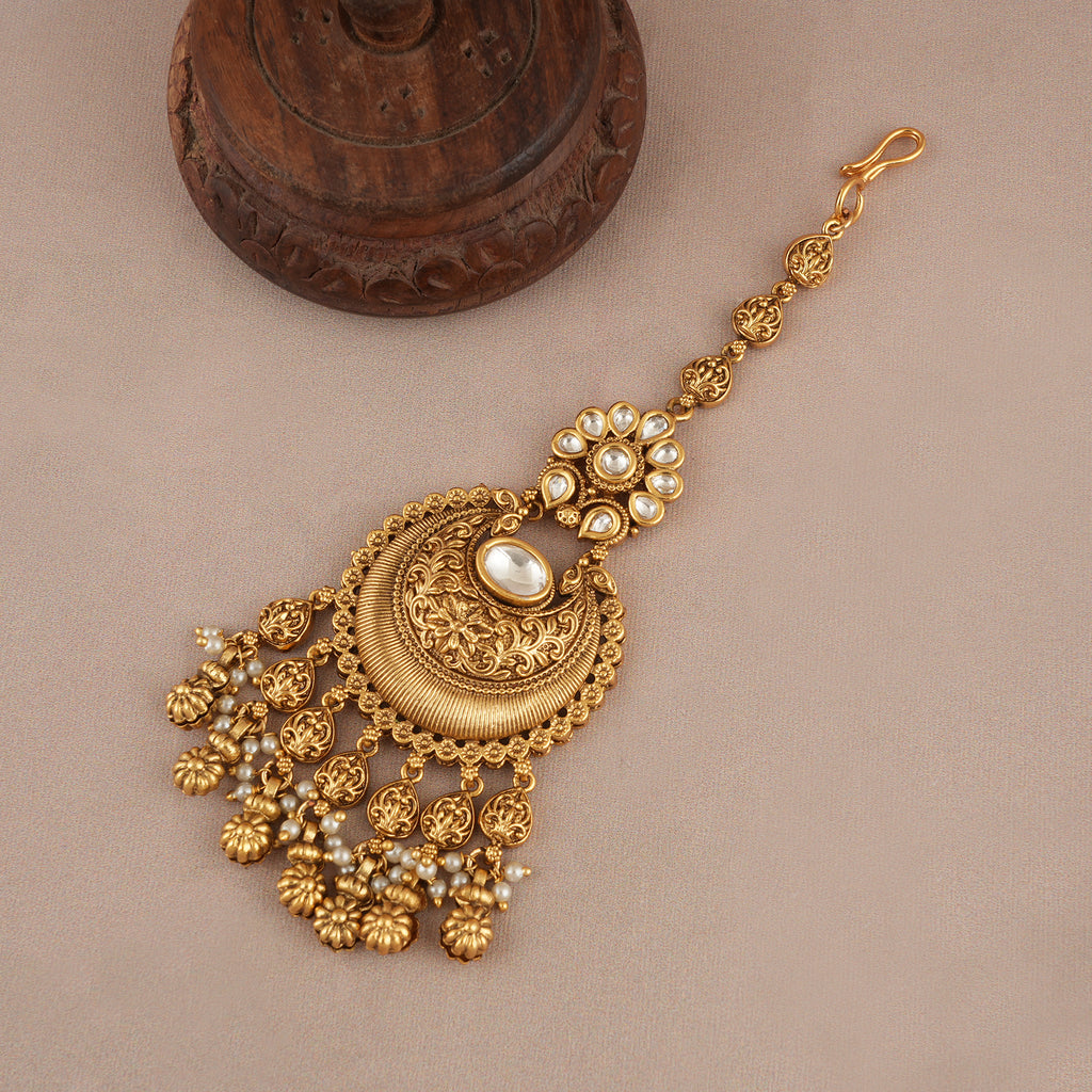 Stunning bold antique gold kundan maagtika