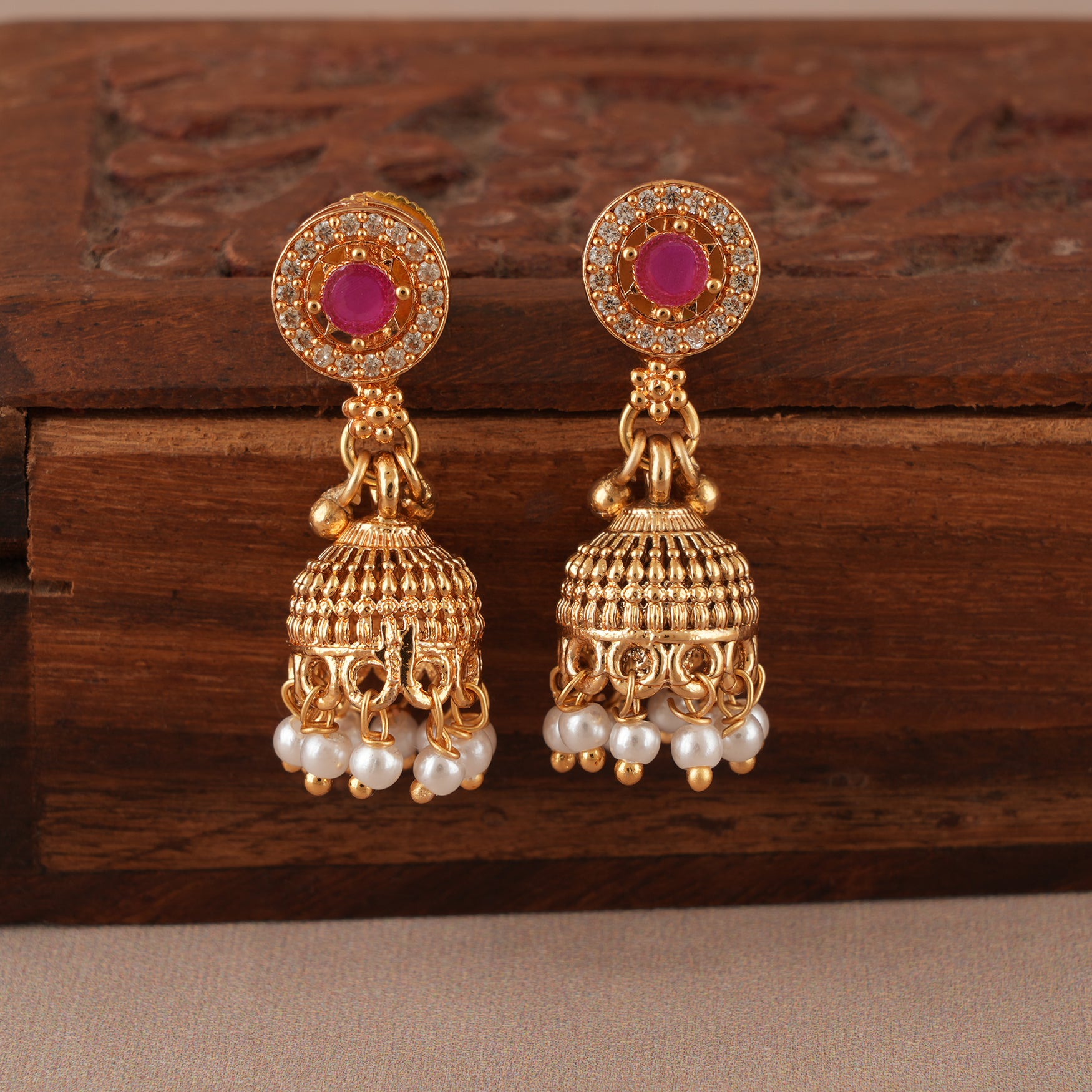 Cute elegant gold pearl necklace set