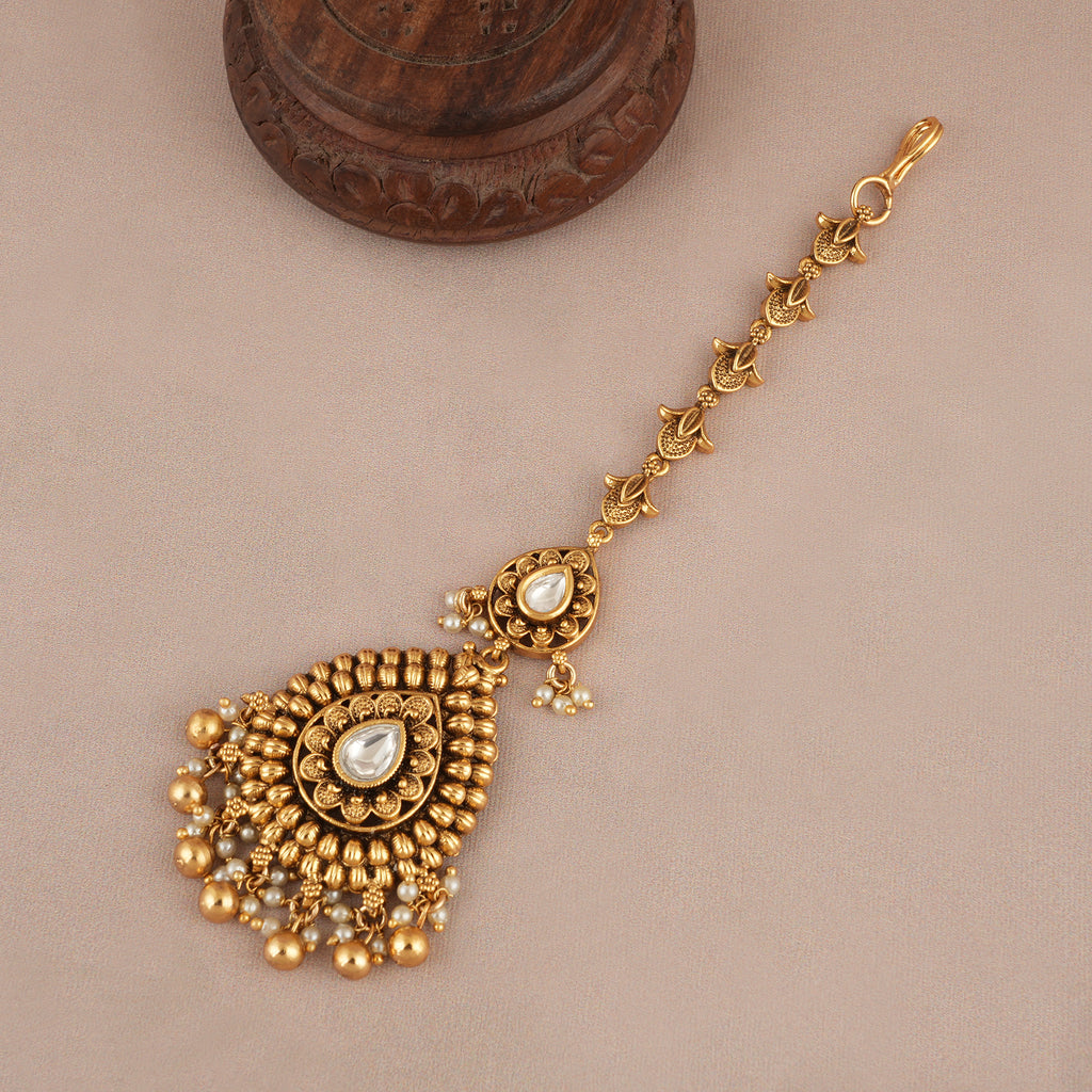 Beautiful antique gold kundan maangtika