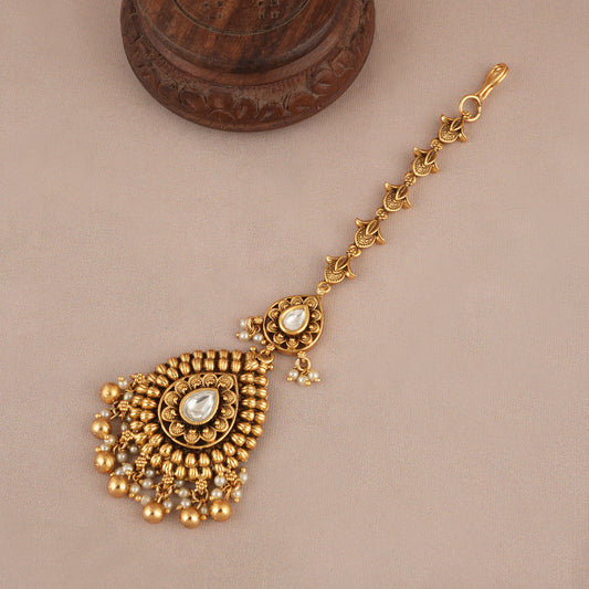 Beautiful antique gold kundan maangtika