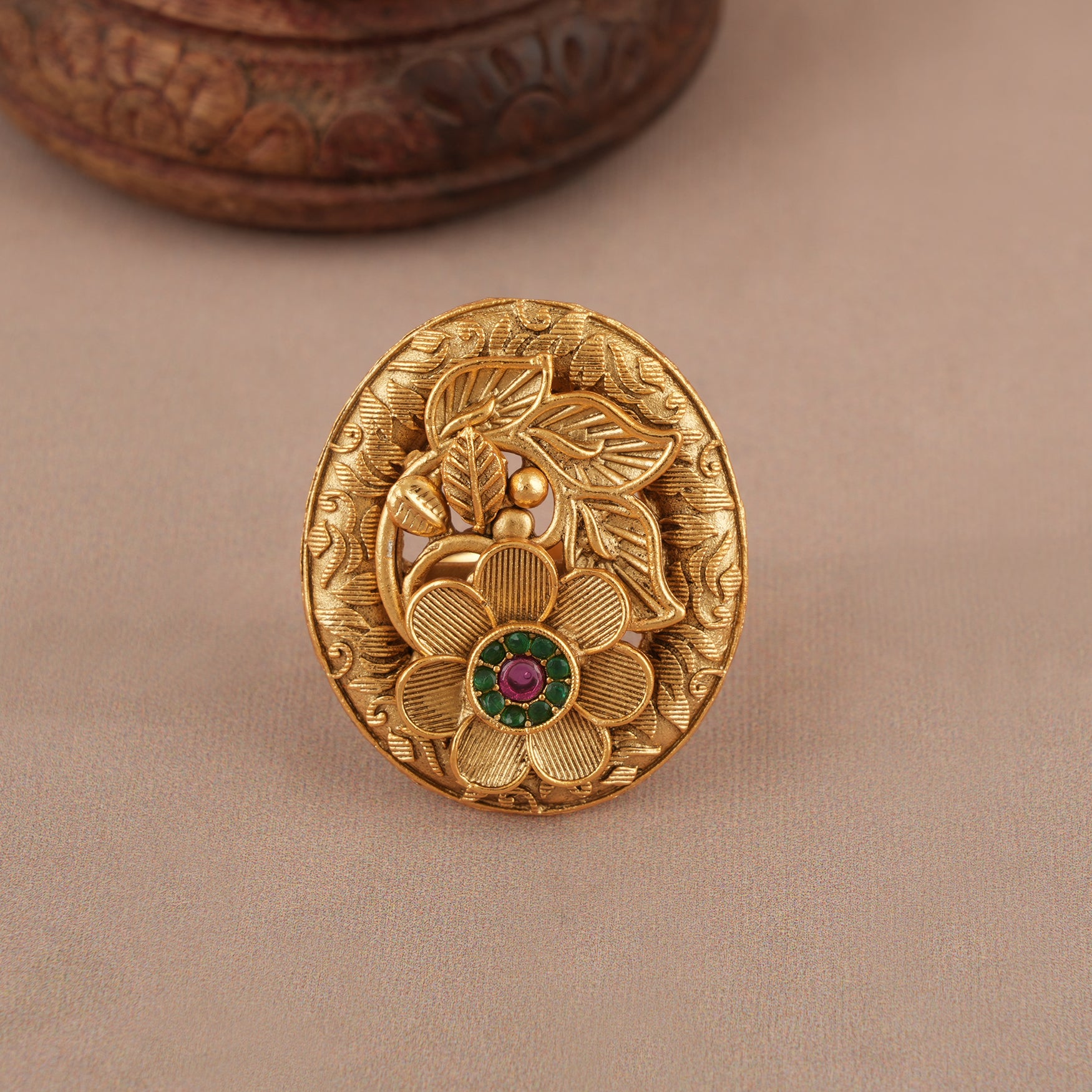 Beautiful oval yellow gold stone finger ring