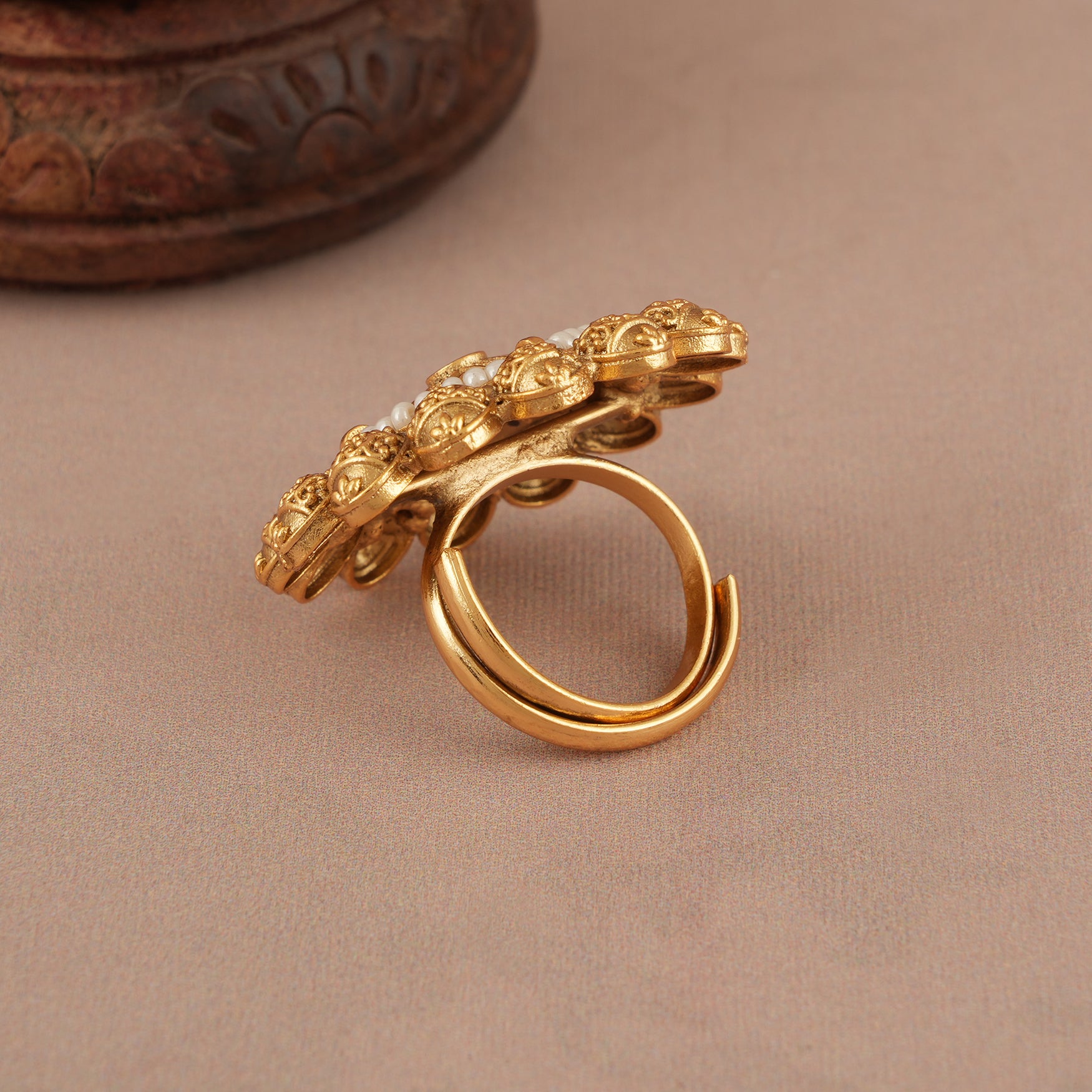 Delicate floral antique gold stone adjustable finger ring