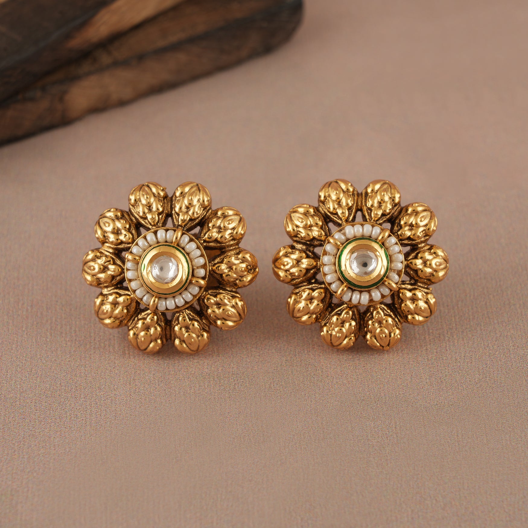 Floral antique gold kundan bold stud earring