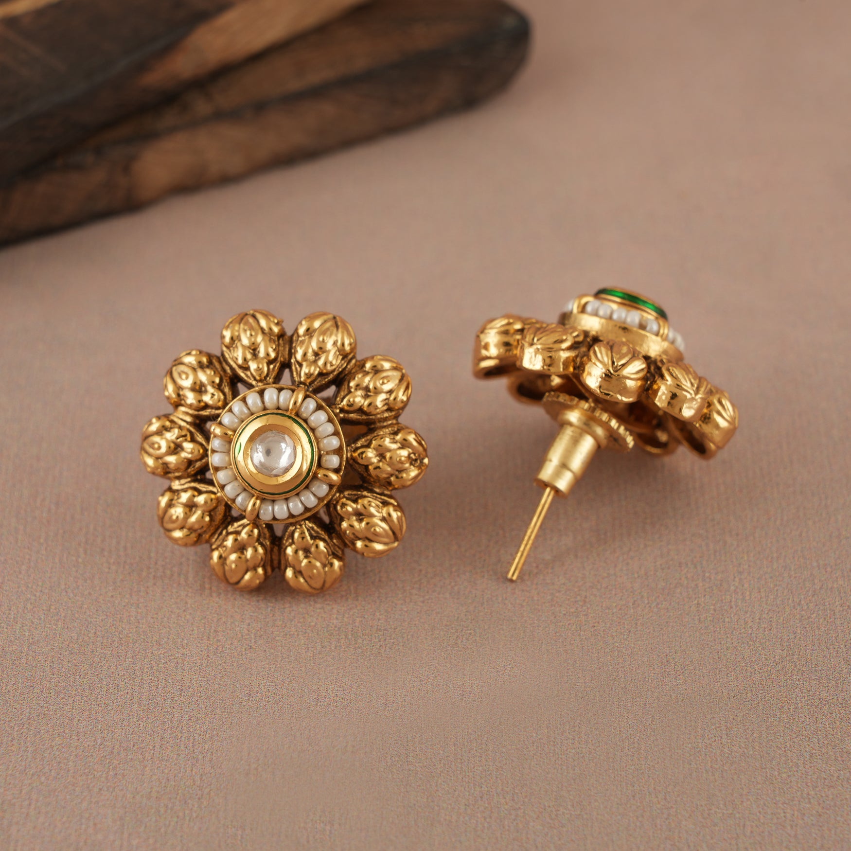 Floral antique gold kundan bold stud earring