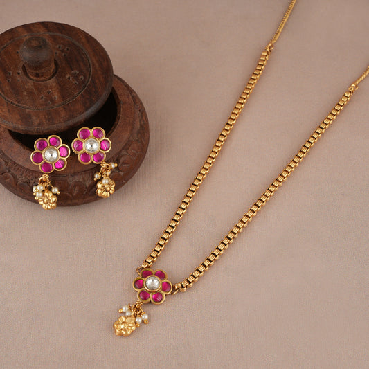 Delicate floral antique gold stone pendant necklace set