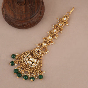 Beautiful emerald antique gold kundan maangtika