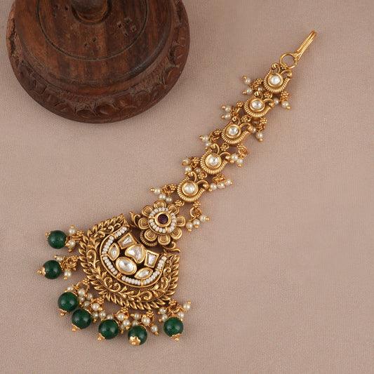 Beautiful emerald antique gold kundan maangtika