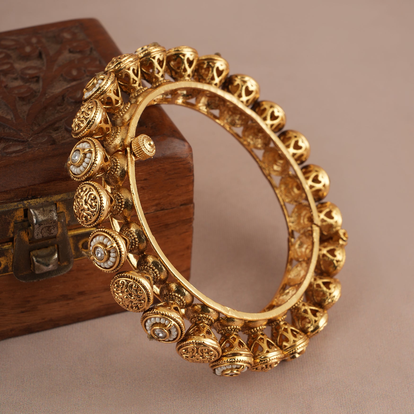 Stunning antique gold kundan pacheli kada bangle
