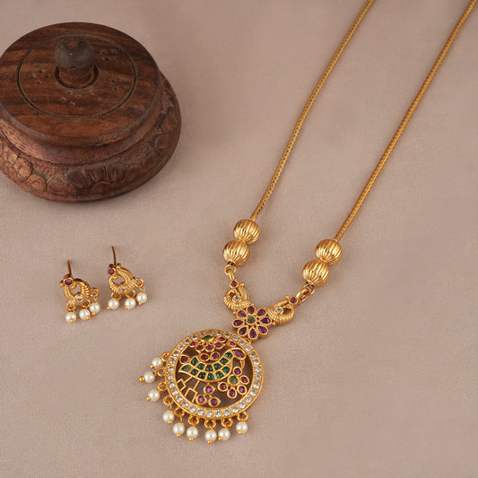 Beautiful elegant gold stone pendant set