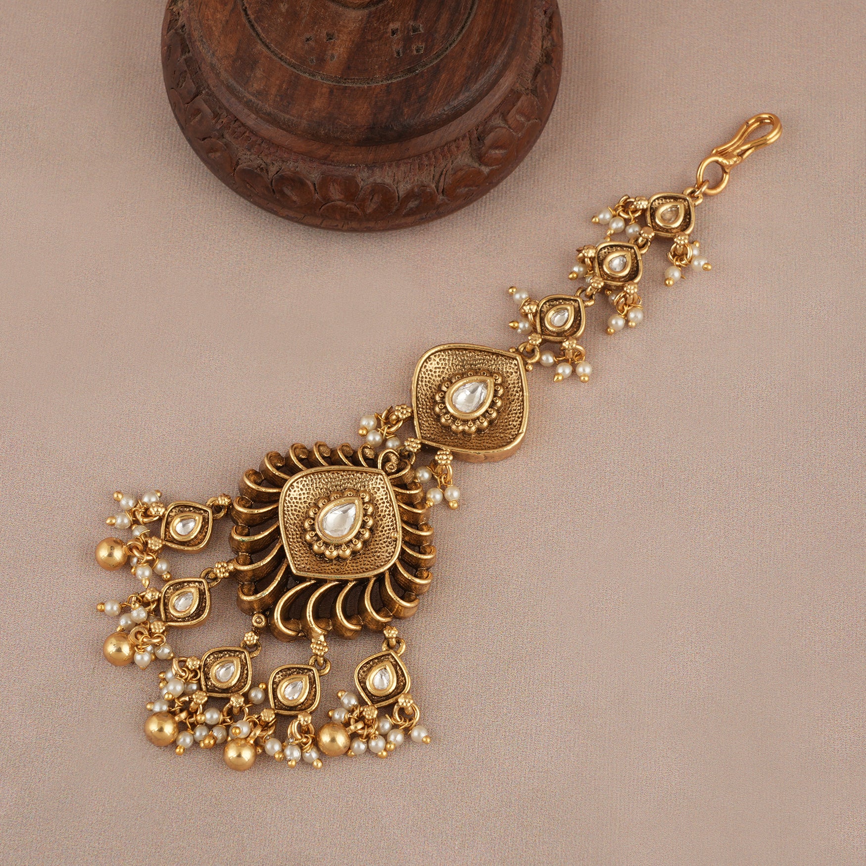 Amazing antique gold kundan maangtika