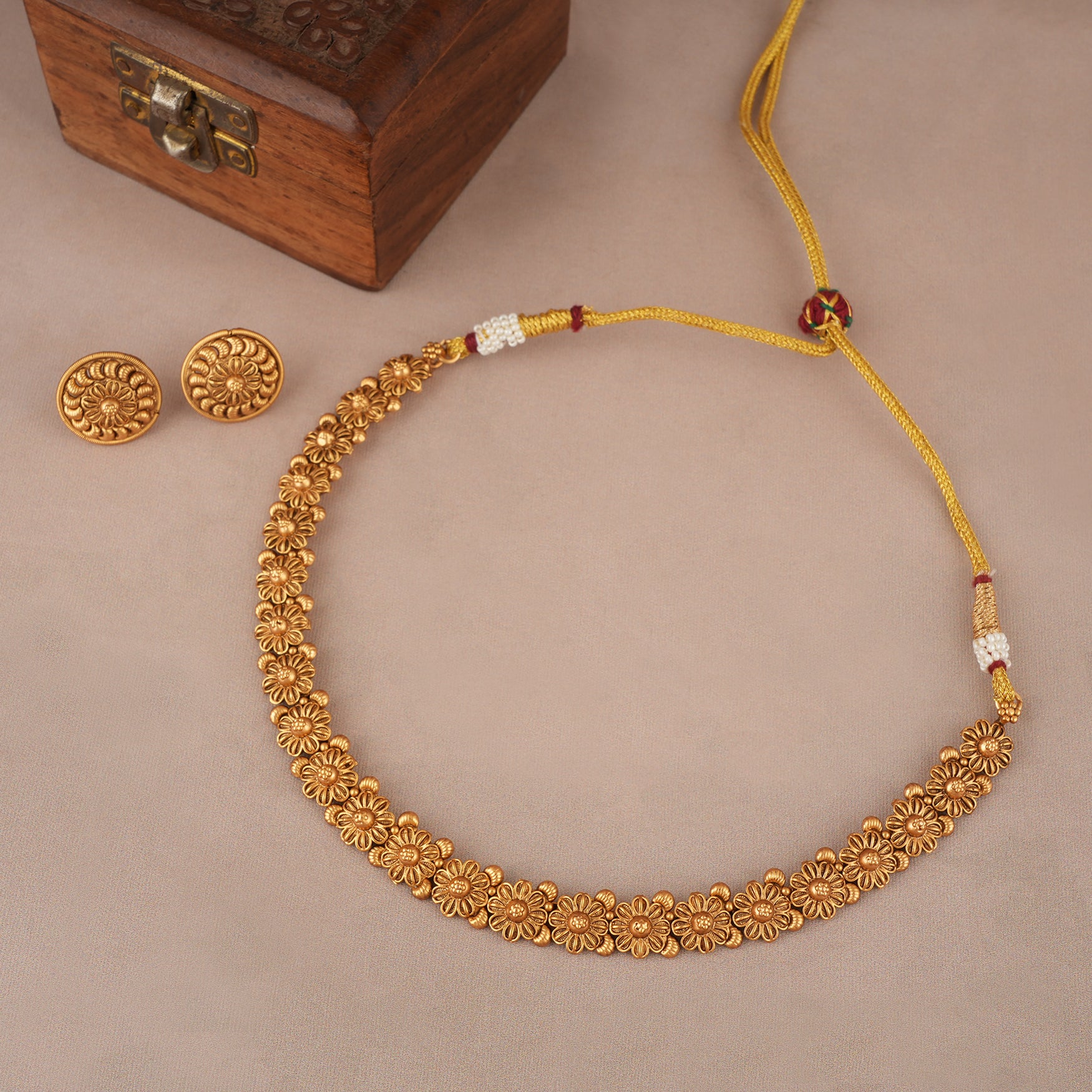 Plain antique gold floral necklace set with earring