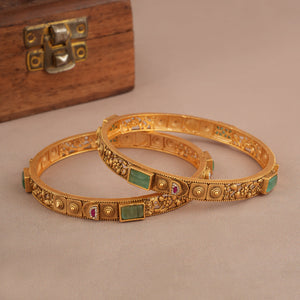 Elegant stone antique gold sleek bangle set