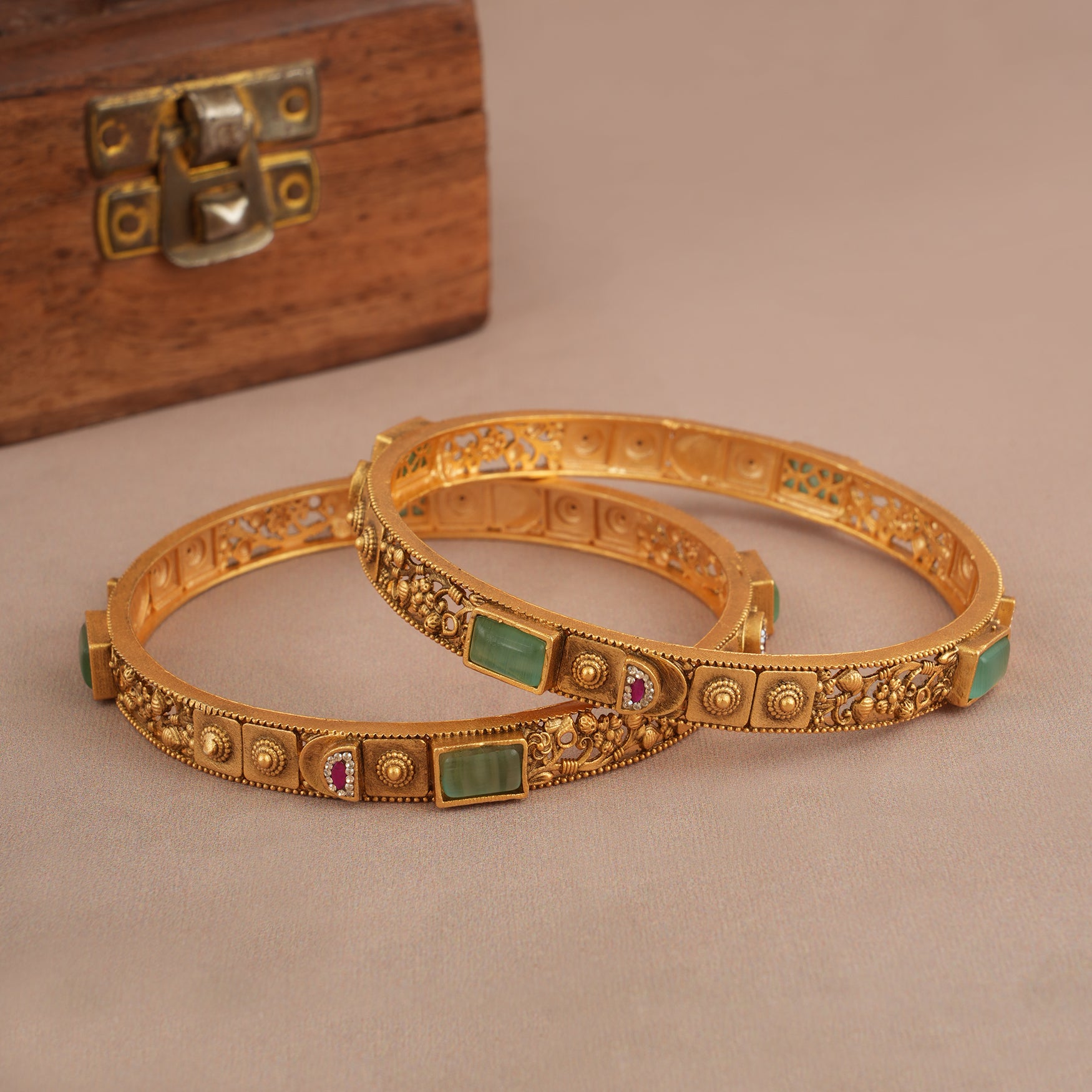 Elegant stone antique gold sleek bangle set