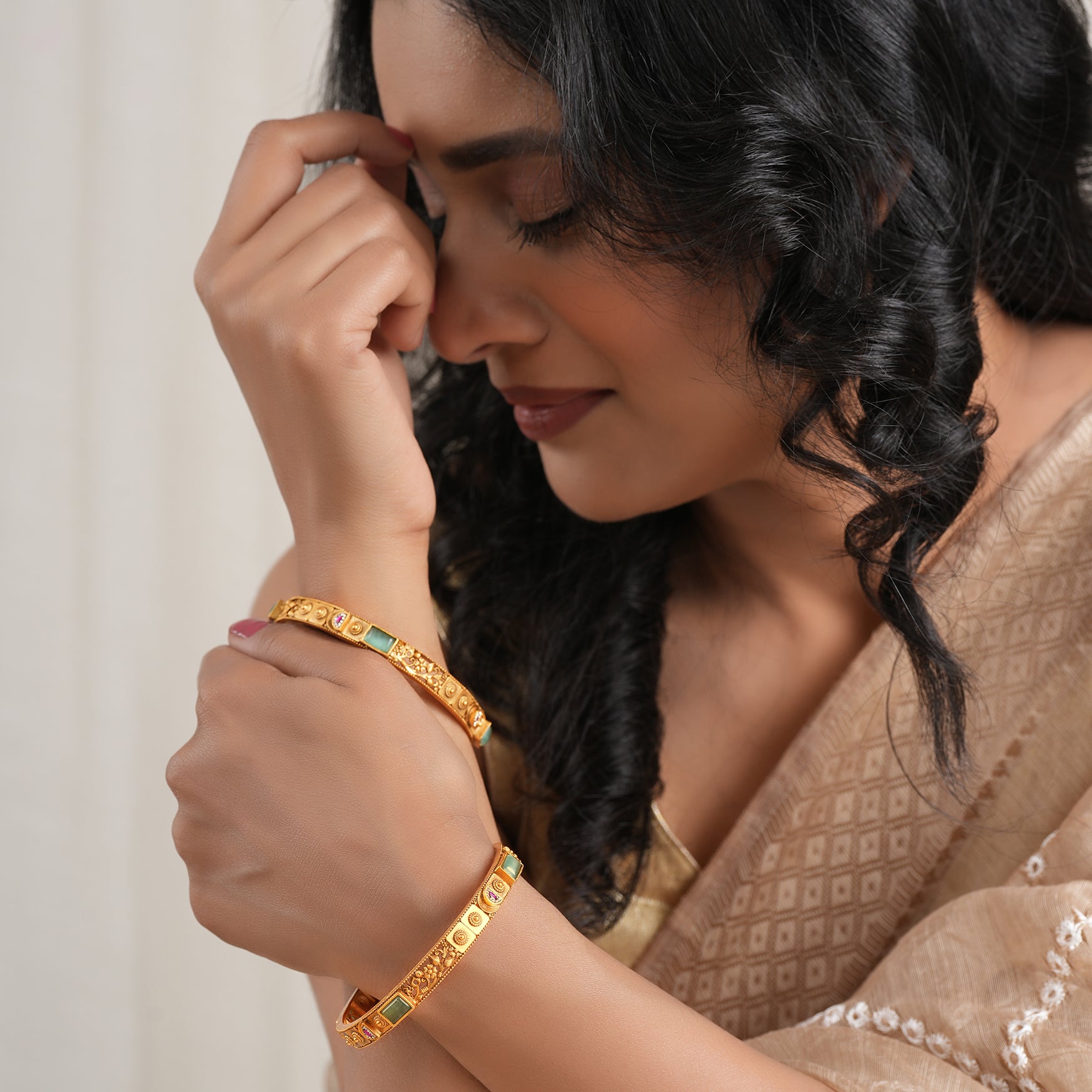 Elegant stone antique gold sleek bangle set