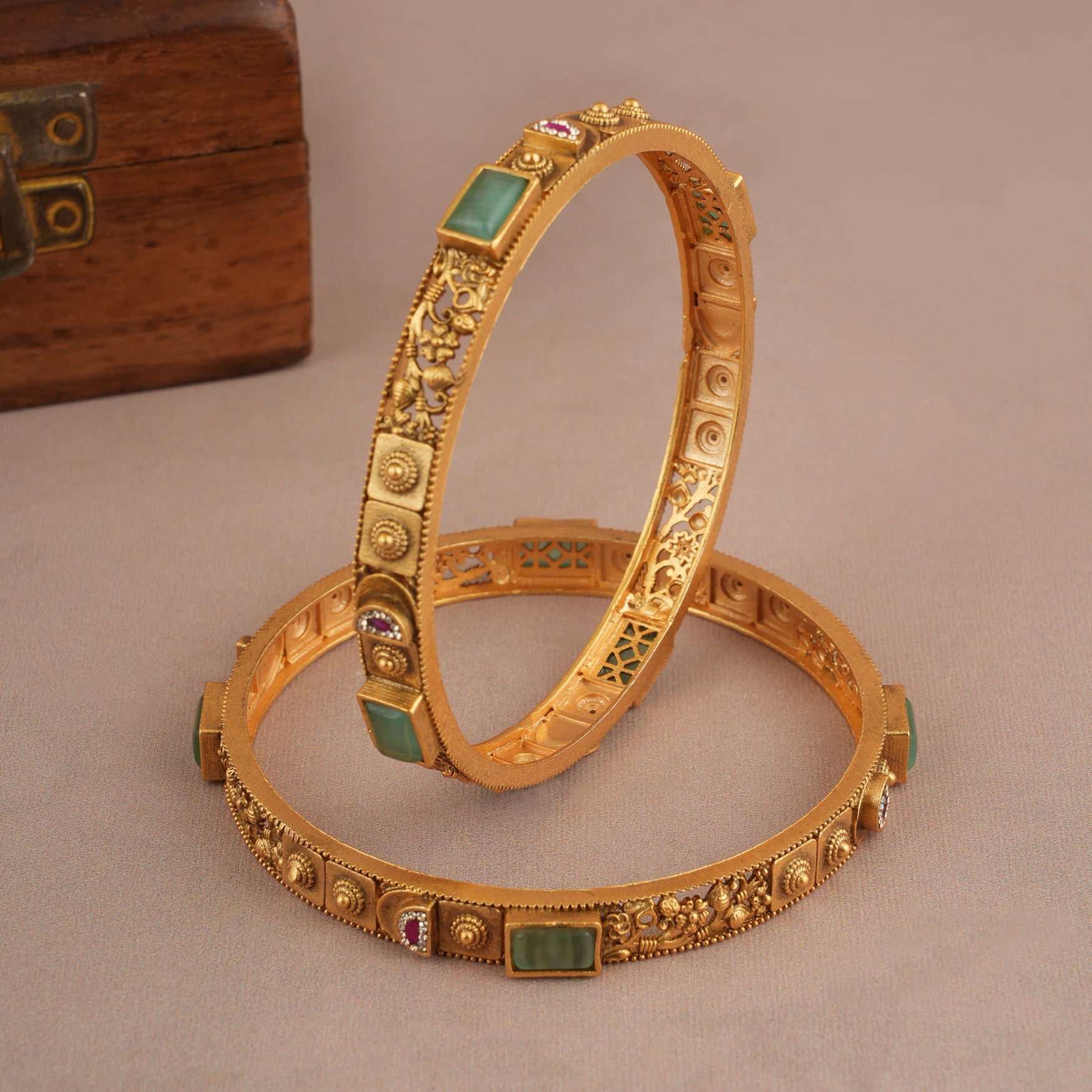Elegant stone antique gold sleek bangle set