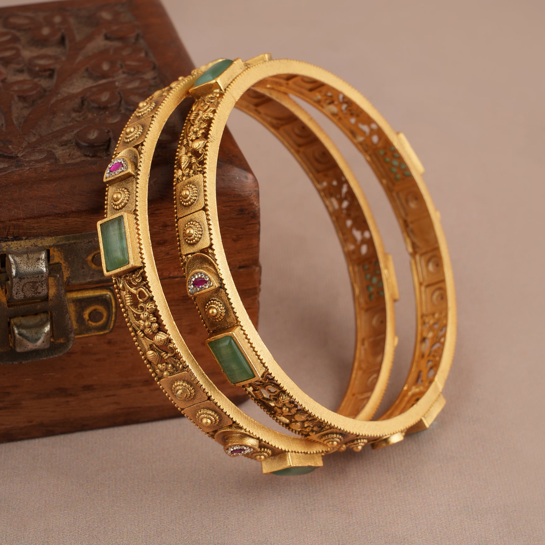 Elegant stone antique gold sleek bangle set