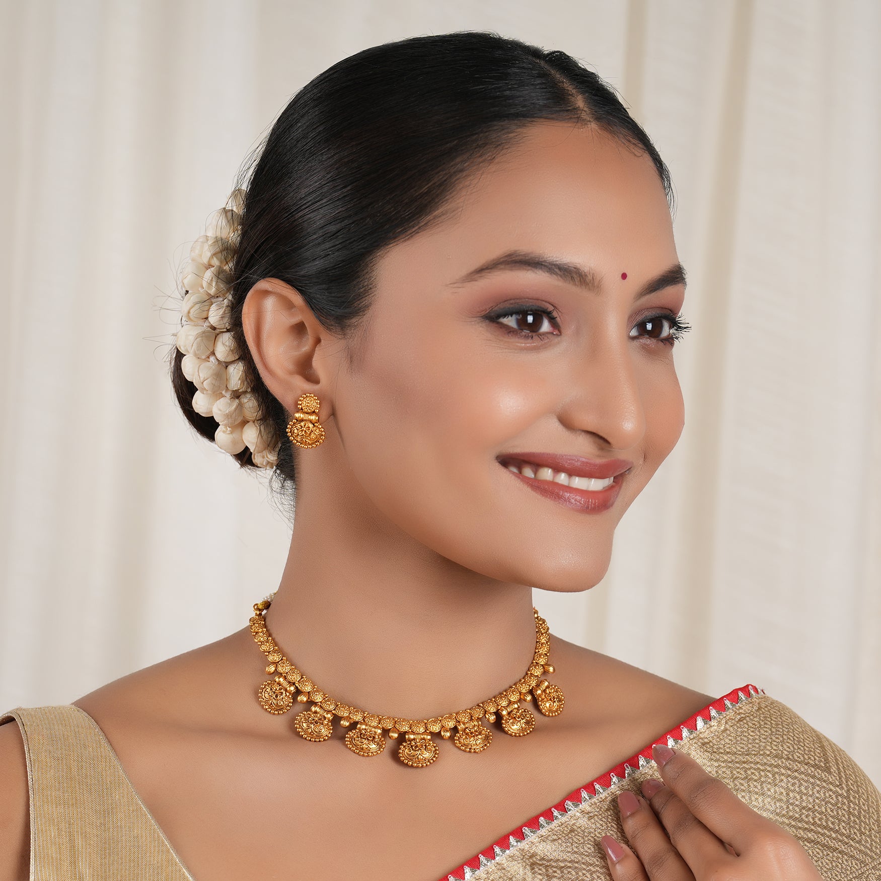 Beautiful plain antique gold necklace set with earring