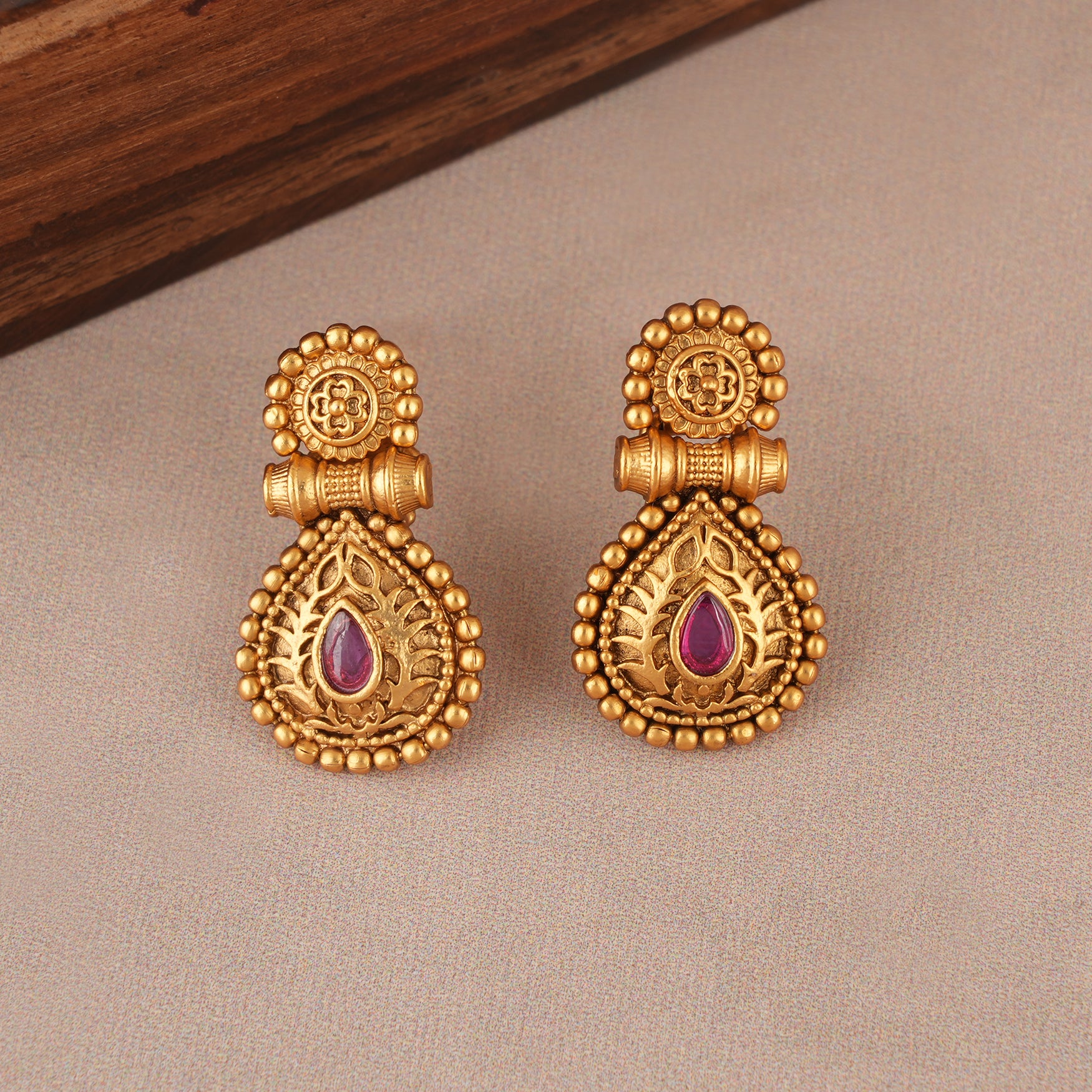 Antique gold stone necklace set