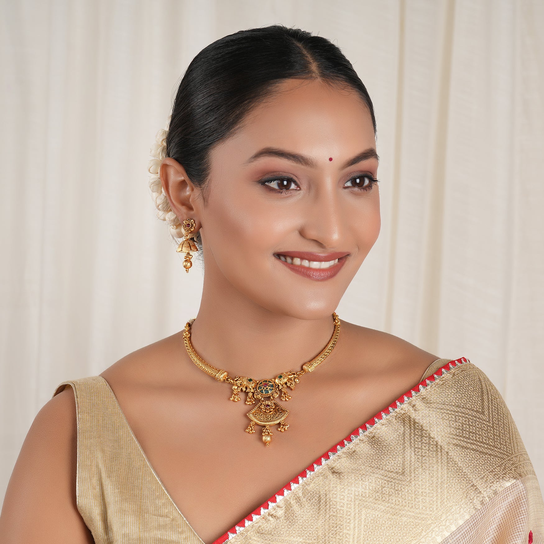 Beautiful antique gold elephant hasli necklace set