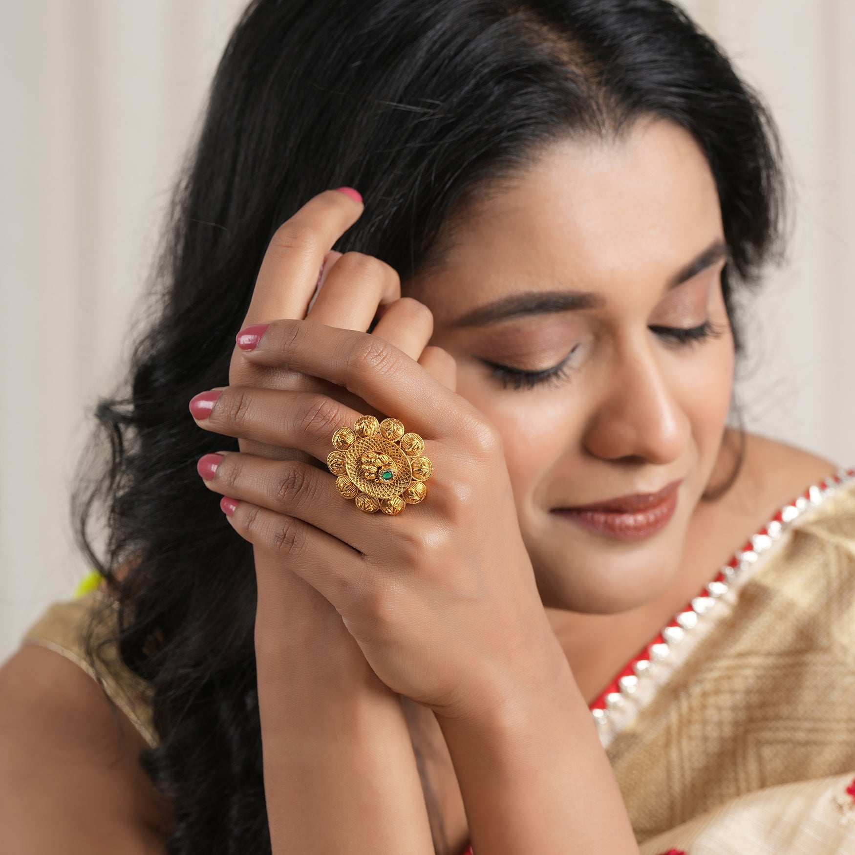 Stunning high gold floral finger ring